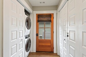 Interior - New! Isle of Hope Coastal Cottage Near Downtown (Savannah)