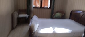 3 slaapkamers, een strijkplank/strijkijzer, reisbedje, wifi