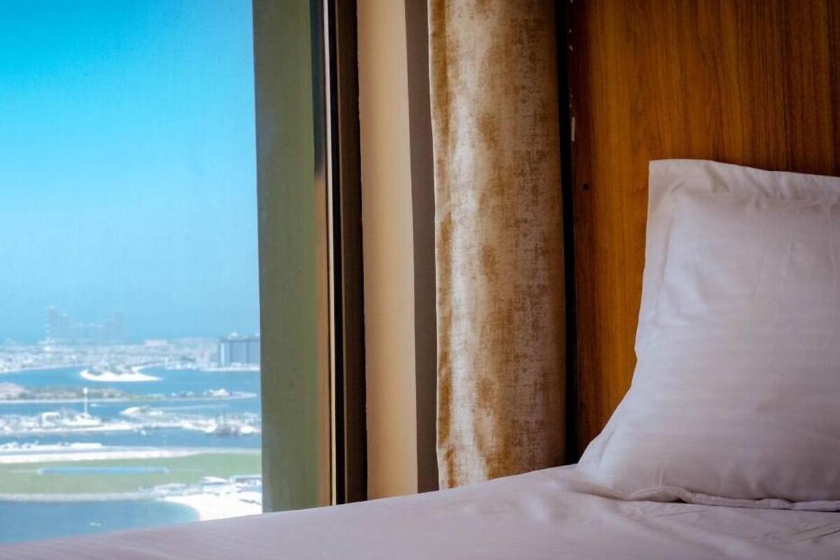 Dormitorio compartido, solo para mujeres, vistas al mar | Ropa de cama de alta calidad, colchones viscoelásticos, cortinas opacas