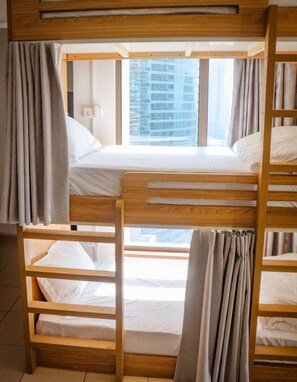 Gemeinsamer Schlafsaal, Gemischter Schlafsaal, Meerblick | Hochwertige Bettwaren, Betten mit Memory-Foam-Matratzen