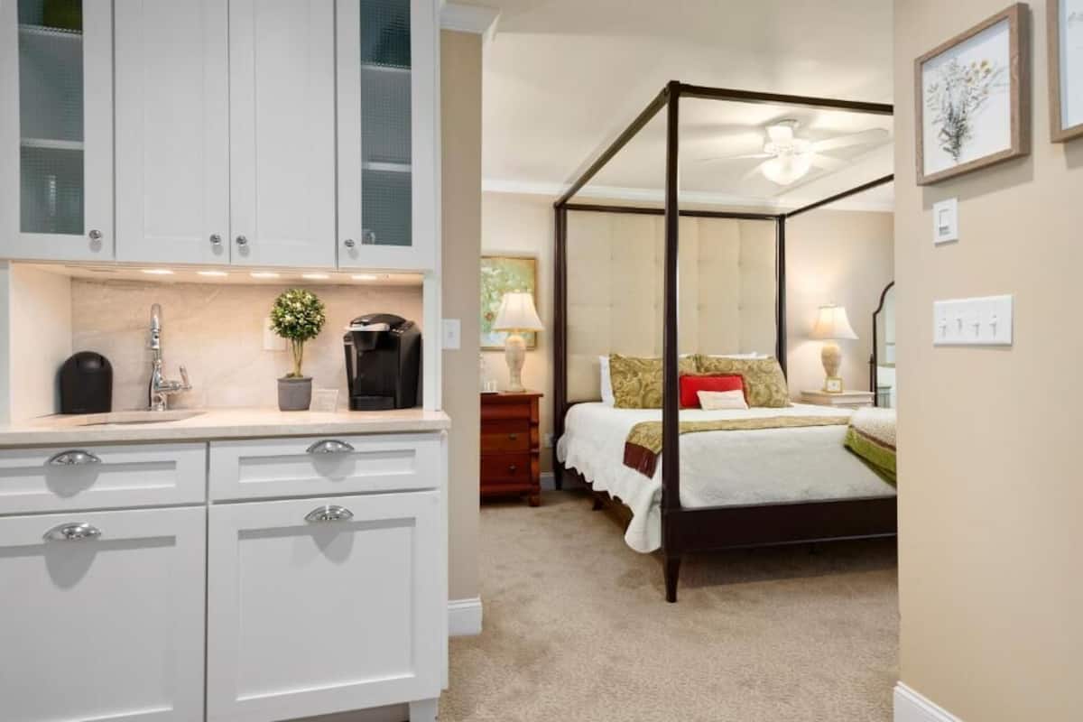 Suite, patio, vistas a la montaña | Ropa de cama de alta calidad y tabla de planchar con plancha