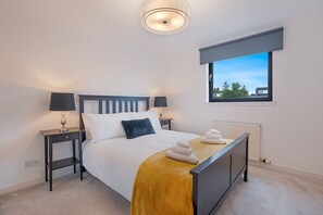 2 bedrooms, desk, iron/ironing board, travel cot - Riverside Lodge | Grampian Lettings Ltd (Aberdeen)