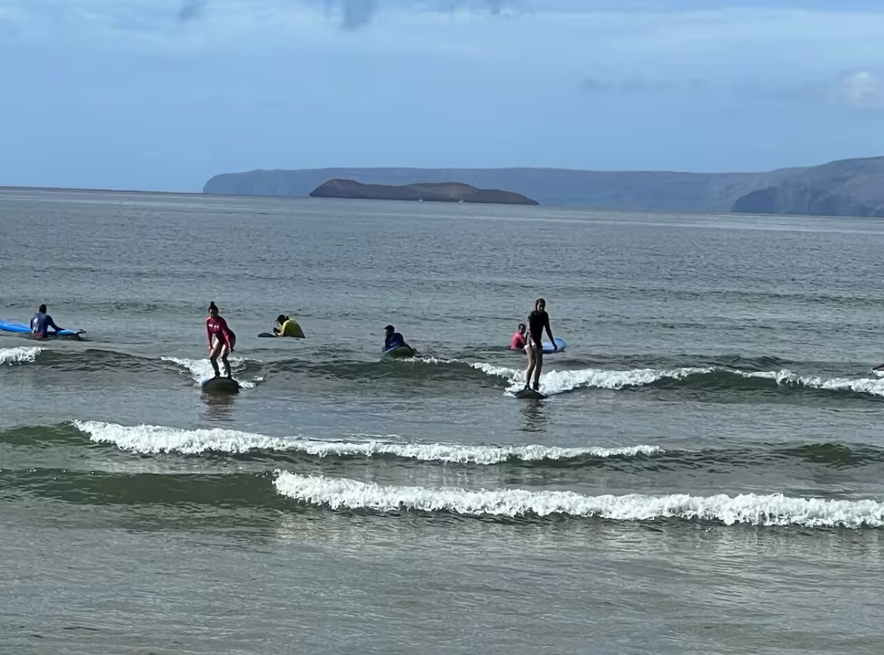 Beach nearby, sun loungers, beach towels
