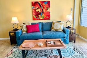 Smart TV - 40% off ! Oceanfront Views in the Heart of Kihei - Full A/C, D/W, 85"TV (Kihei)