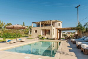 Unclassified image, 4 of 39, button