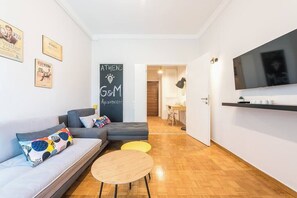 TV - Gorgeous & Modern Apartment at Ampelokipi Metro By Greece Ap (Athens)