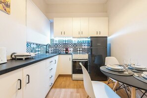 Fridge, oven, stovetop, coffee/tea maker - Gorgeous & Modern Apartment at Ampelokipi Metro By Greece Ap (Athens)