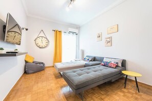 TV - Gorgeous & Modern Apartment at Ampelokipi Metro By Greece Ap (Athens)
