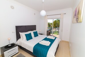 2 bedrooms, cots/infant beds, bed sheets - Albufeira Sunny Apartment 2 by Homing (Albufeira)