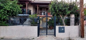 Exterior - West Garden in Aigio (Aigio)