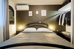 1 bedroom, iron/ironing board, travel crib, free WiFi - West Garden in Aigio (Aigio)