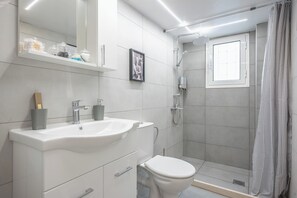 Hair dryer, towels - GΑ Golden Comfort (Vyronas)