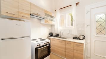 Oven, stovetop, coffee/tea maker, toaster