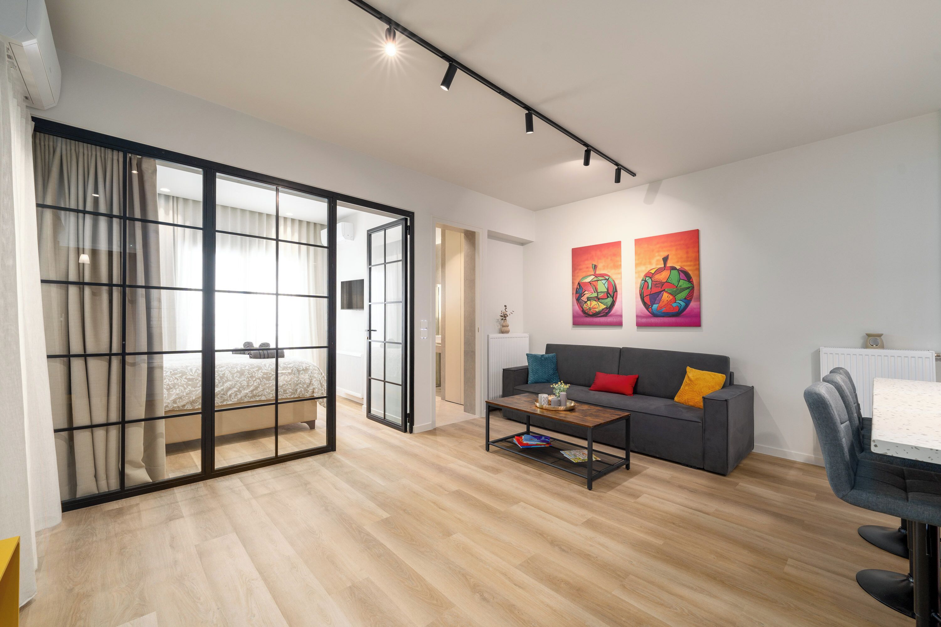 2 habitaciones, tabla de planchar con plancha, wifi y ropa de cama 