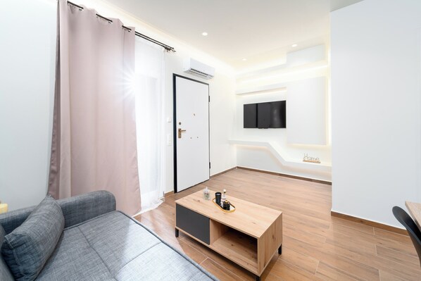 TV, stereo - Vitsas House 2 By Greece Apartment (Athens)