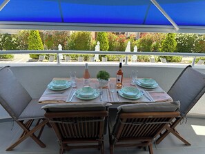 Apartment, 2 Bedrooms | Outdoor dining