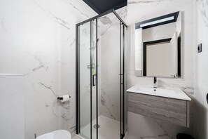 Shower, towels - Lagos Terrace With Pool by Homing (Lagos)