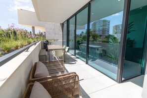 Balcony - Lagos Deluxe 2 With Pool by Homing (Lagos)