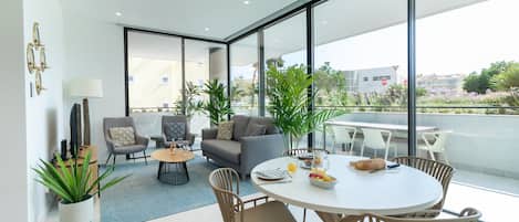 Khu vực ăn uống tại phòng