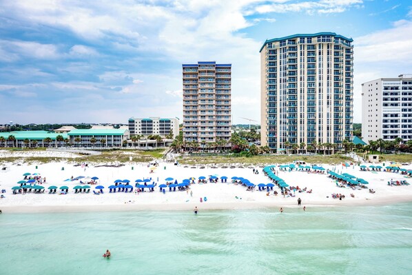On the beach - Remodeled MIDDLE Unit ❤️❤️ Amazing Views of Gulf, Sunset, Pool 😎😎 Destin Towers 🐠🦀 (Destin)