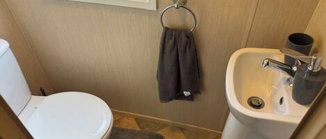 Bruser, hårtørrer, håndklæder, Sæbe