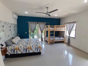 4 chambres, lit de bébé portatif, Wi-Fi, literie fournie