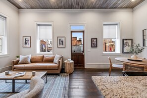 TV - Quiet Downtown Loft | Walk to Dining & Coffee (Macon)