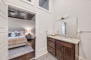 1 bedroom, iron/ironing board, travel crib, WiFi - Quiet Downtown Loft | Walk to Dining & Coffee (Macon)