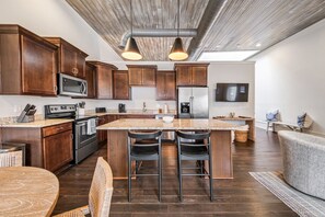 Fridge, microwave, stovetop, dishwasher - Quiet Downtown Loft | Walk to Dining & Coffee (Macon)