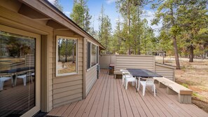 Outdoor dining - Modoc 13 (Bend)