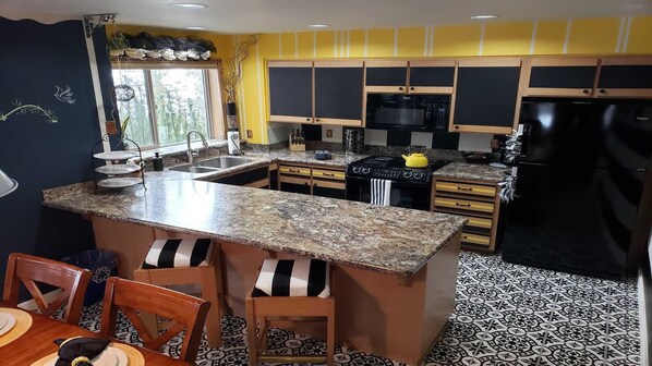 Condo, 1 King Bed (Ridge Condo 03) | Private kitchen - Ridge Condo 03 (Bend)