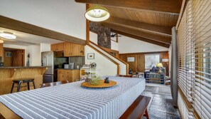 House, 2 Twin Beds (Crag - 01) | Dining - Crag - 01 (Bend)