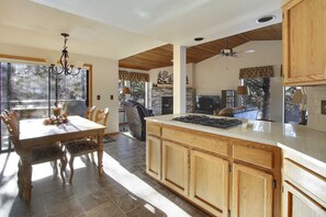 Casa, 3 camas individuales (Fairway Village 02) | Interior