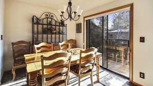 House, 3 Twin Beds (Fairway Village 02) | Dining - Fairway Village 02 (Bend)