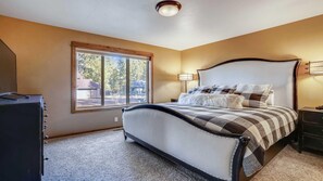 ハウス ベッド (複数台) (Topflite 16) | 4 室のベッドルーム