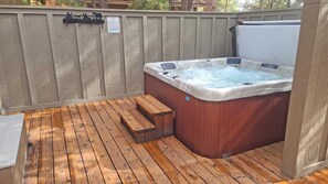 Rumah, Beberapa Tempat Tidur (Topflite 16) | Bathtub spa outdoor