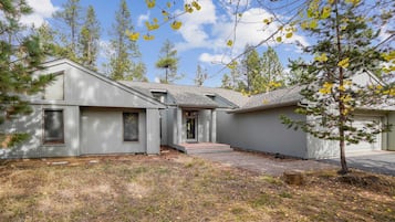 House, Multiple Beds (Topflite 06) | Exterior