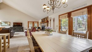 House, Multiple Beds (Topflite 06) | Dining - Topflite 06 (Bend)