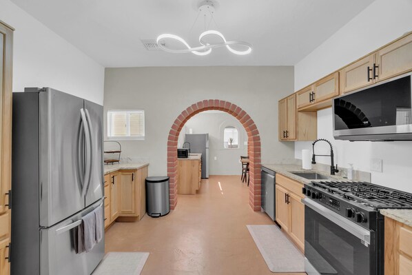 Fridge, microwave, oven, stovetop - Downtown Historic 4BR / 2BA with parking, Downtown Historic 4BR / 2BA with parking (Tucson)