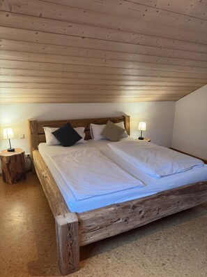 3 bedrooms, WiFi, bed sheets