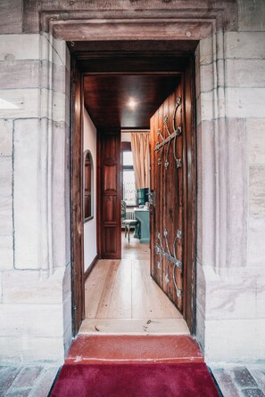 Bàn, truy cập Internet không dây miễn phí 