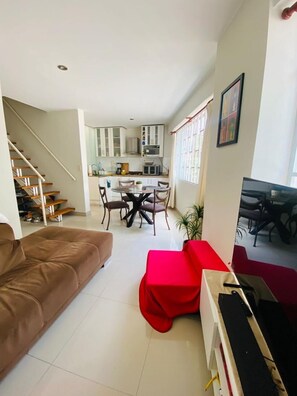 Comfort Apartment, City View | Private kitchen