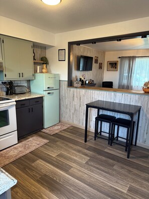 ميكروويف، فرن، موقد طهي مسطح، غسالة أطباق