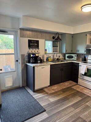 ميكروويف، فرن، موقد طهي مسطح، غسالة أطباق