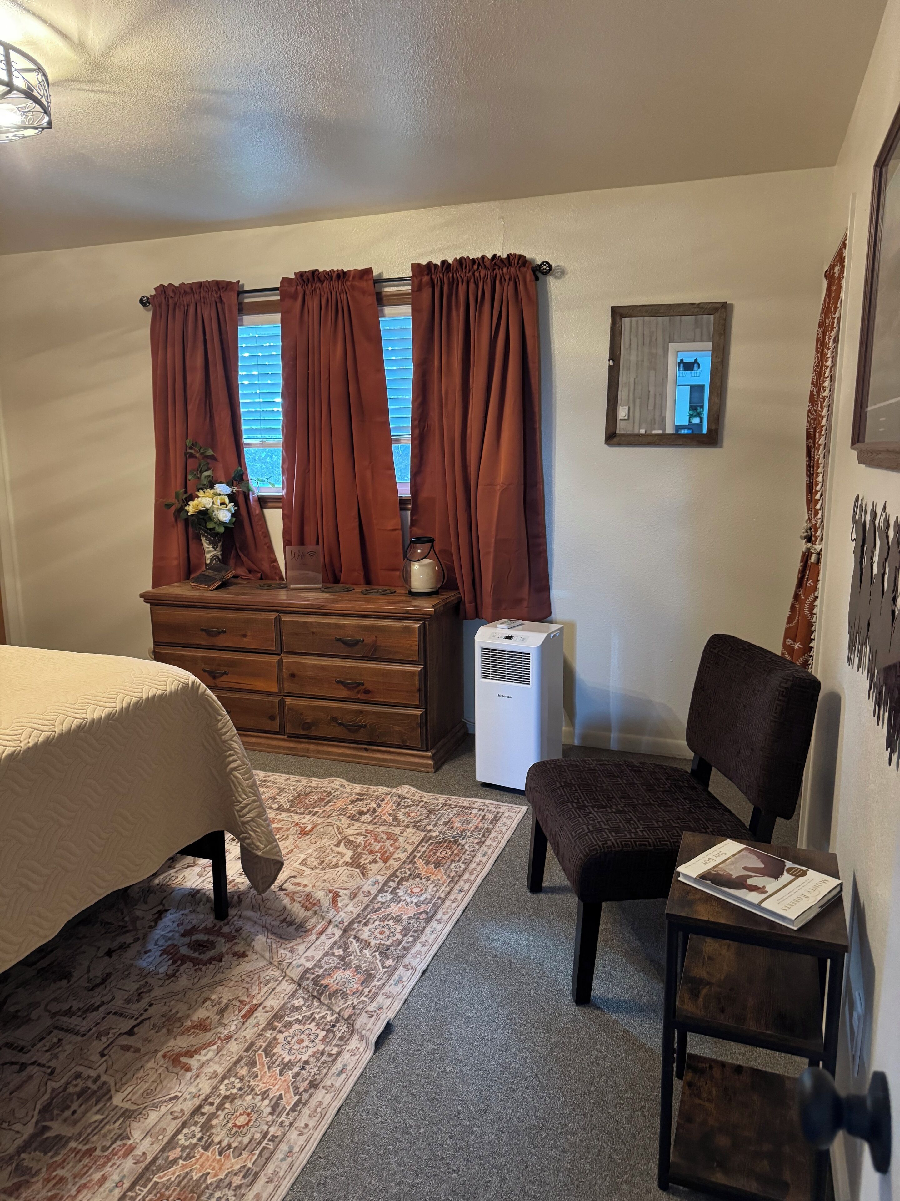2 bedrooms, iron/ironing board, WiFi, bed sheets