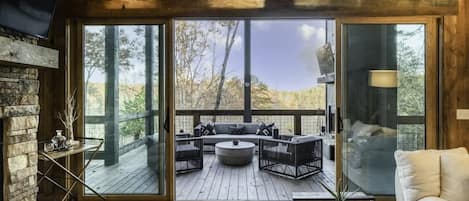 TV, fireplace, offices