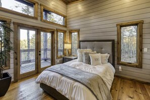 4 عدّة غرف نوم ومكواة/لوح كي وواي فاي وملاءات أسرّة