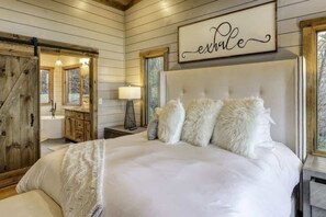 4 عدّة غرف نوم ومكواة/لوح كي وواي فاي وملاءات أسرّة