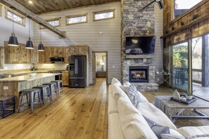 المنشأة من الداخل