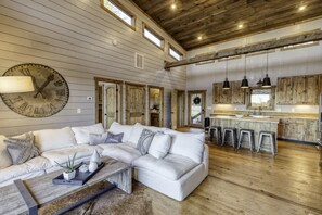 Fernseher, Kamin, Arbeitsbereiche